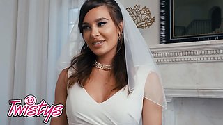 Twistys - Katrina Colt displays the Runaway Bride Ella Reese just how good a woman's tongue on her labia can sense