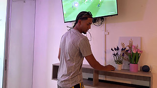 I take advantage of the fact that my husband's cuckold is distracted so that my stepson can fuck me by the rich ass.