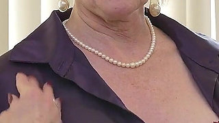 Blonde GILF Sindee Dix From the Usa Stuffs Her Pussy and Ass with a Dildo