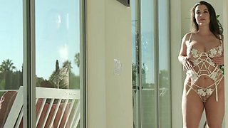 Unstoppable fuck with a thick-ass stepmother who cums
