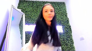 Busty MILF cam babe in lingerie pussy masturbation