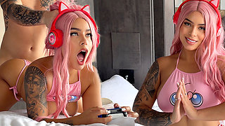 I Don't Want to Go to Dinner the Gamer Stepdaughter Spreads Her Legs for Her Stepdad