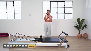Ryan Reid gets her tight shaved pussy stretched by Victor Ray in a hardcore fitness session