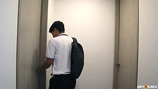 I MASTURBATE AND COME BY WATCHING MY STEPMOTHER GET FUCKED