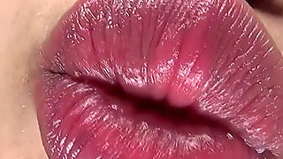 The Juicy Lips of Yua Hidaka, Turned Into an Office Lady