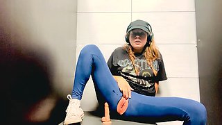 Naughty Maddie4daddie squirts after teasing herself in the gym changing room