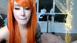 Big boob brunette masturbates on webcam