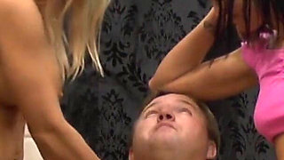 Nikki and Dyanna Smokes!