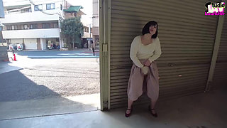 Public Ripple - a Sensitive Cutie Shows Her No-hands Trick on a City Acme Walk Chapter-2