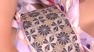 Amateur Sakura Girl in Yukata Has Sex with Guy