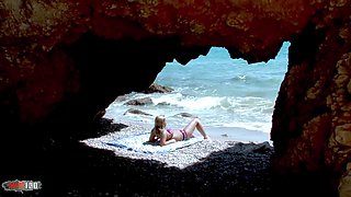 Young Romanian Nicole Pearl gets fucked at the beach by Rob Diesel - MMM100
