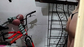 Sex with Mature in Lingerie Trained in the Gym and Is Coming