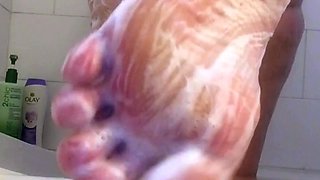 This large amateur cam girl has some very big boobs