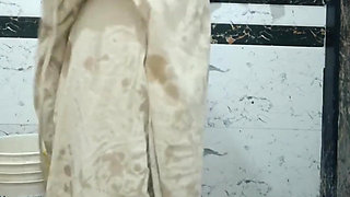 Priya Bhabi Hot Body Show