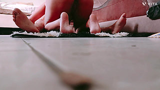 I invite my neighbor and fuck her on the new carpet without her noticing I record everything