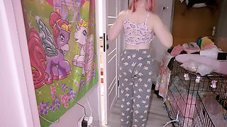 my TEEN stepSister masturbating in shower, I need to help her!