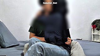 Amateur! a Malay Virgin Masturbates in a Hotel, She's My Student