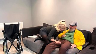 Retired senior pussyeating roundass babe