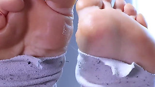 Two Sisters Foot Growth and Compare