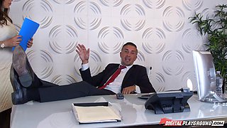 Saucy MILF McKenzie Lee adult clip