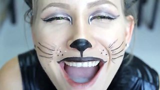 Catwoman Punishes Bad Man - Blowjob & Cum Swallowing in HD