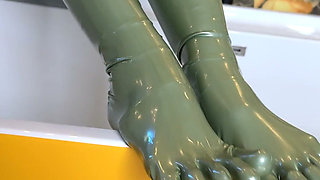 Metallic Fern Latex Looks so Good on Me
