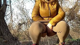Mature MILF with Wet Pussy Squatting to Pee Outdoor - Amateur Homemade HD