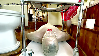 Dominatrix mistress April - Slaves morning duties