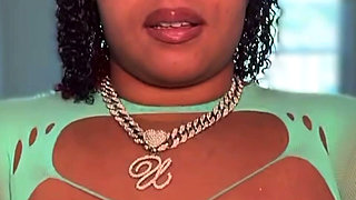 Biggdebbiecakez Has the Best Facetime Show