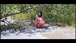Horny mature slut caught rubbing one out in the woods - real amateur orgasm