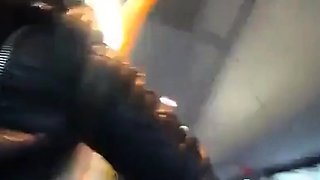 Deutsche Amateure geben Gruppen-Blowjob im Bus