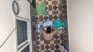 Saw the Neighbor's Sister-in-law Taking a Bath