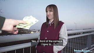 Stunner Yeri Blue and Kate Quinn's outdoors porn