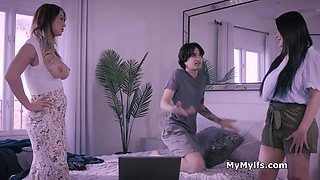 Big tit wives enjoying knob free use style