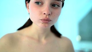 Big boob brunette masturbates on webcam