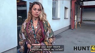 Gorgeous blonde medium lets this dude to nail her really well after a seance