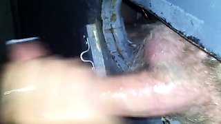 Svenska Hustruns Glory Hole Handjob