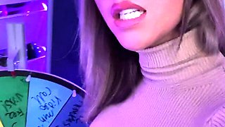 Sexy hottie Anetta Keys enjoys a solo toy masturbation