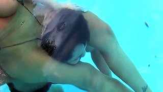 Blonde is flashing her big boobs in the outdoors