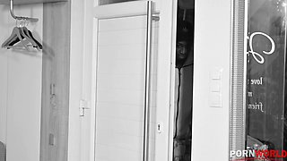 Busty Whore Kira Queen Takes Black Delivery Guy’s Massive Cock GP2253