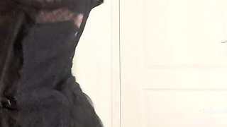 Perfect body, gigantic ass and gigantic titties, attempting