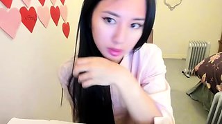 Amateur Webcam Cute Teen Plays Solo