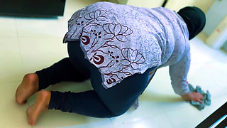 Egyptian Hot BBW Maid Stuck Under Bed & I Masturbate After Seeing Her Big Naked Ass