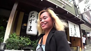 Tiny Filipina amateur picked up for sex