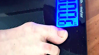 Sweeping Big Beauty Nurse Vicki Decides to Weigh Herself