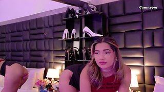 Teasing Babe with Nice Tits Plays Her Wet Cunt