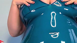 Worship Me on My Birthday & Polish My Latex - Solo Girl