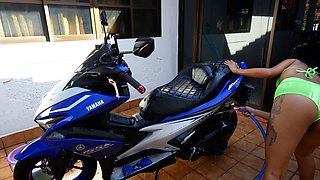 Big booty Thai GF motobike wash and big ass anal penetration