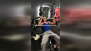 Oops at the Gym: Barely Legal Accidentally Exposing Girl's Pussy During Workout!