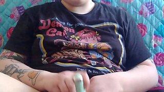 Close up amateur beauty uses her toy to masturbates